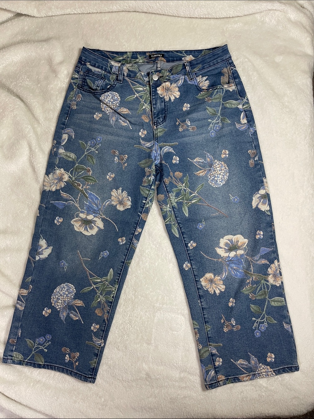 Flamingals Floral Cropped Jeans Ankle Pants in Blue